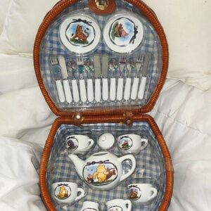 Vintage Winnie the Pooh picnic basket